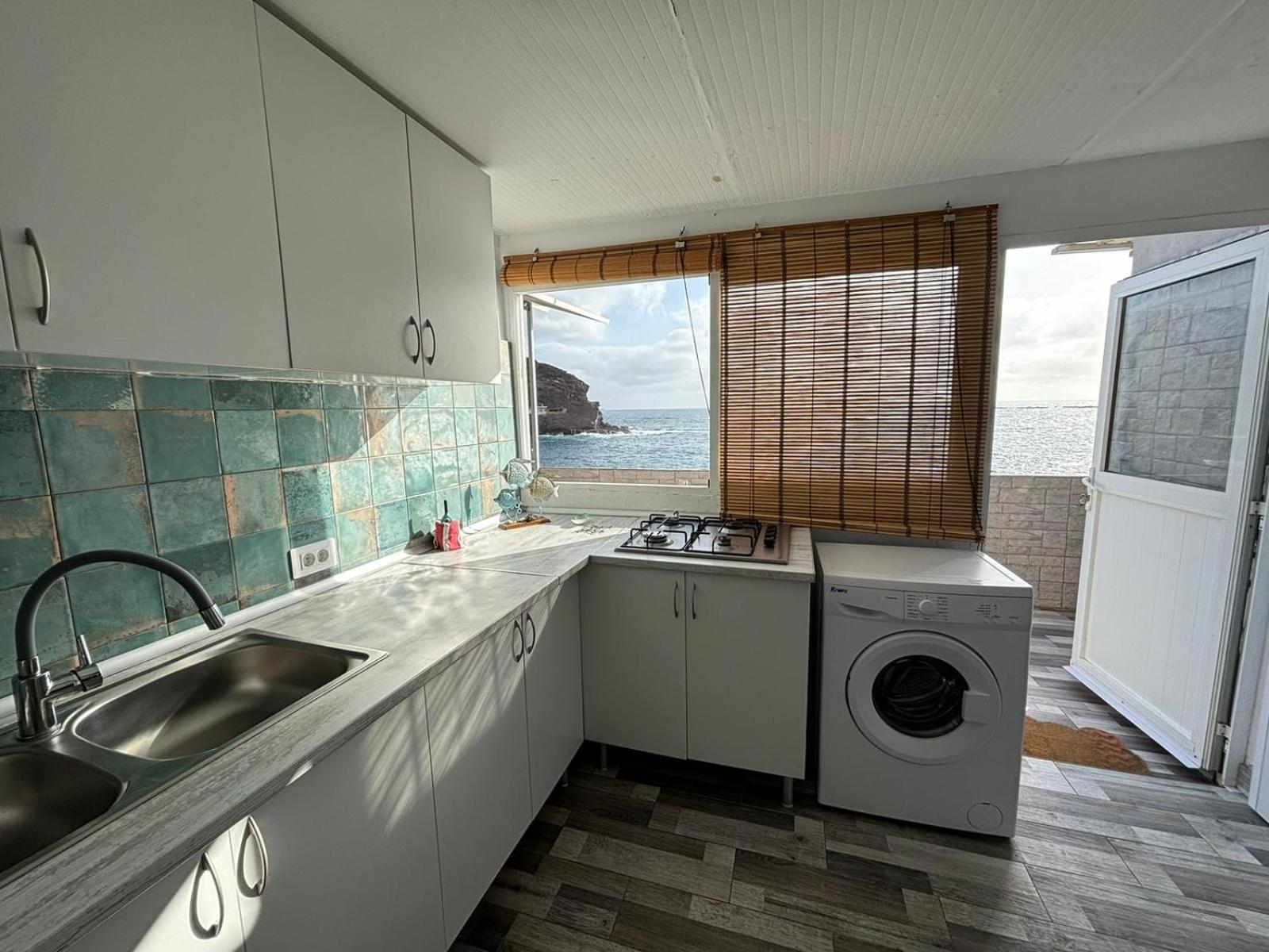 Ocean Attic By Wave Apartment